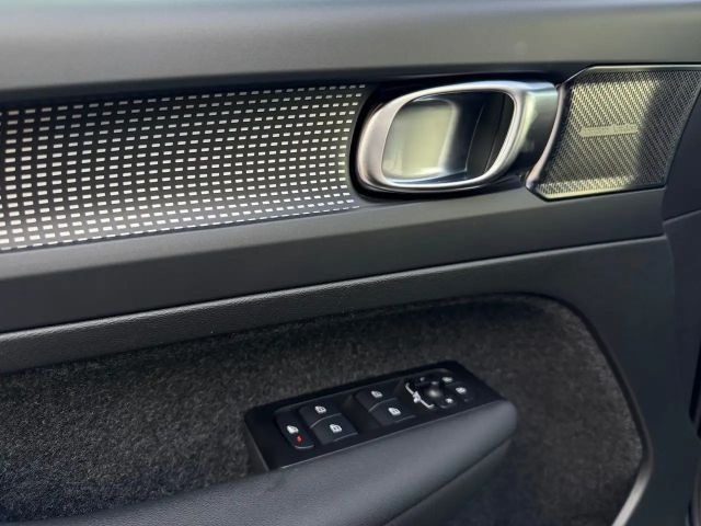 Volvo XC40 R-Design Recharge