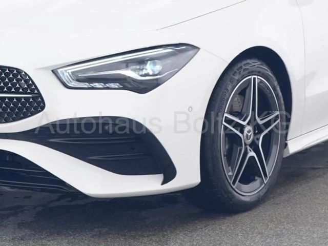 Mercedes-Benz CLA 200 AMG Line Sedan