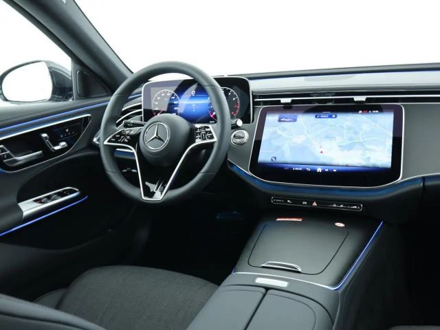 Mercedes-Benz E 200 Sedan