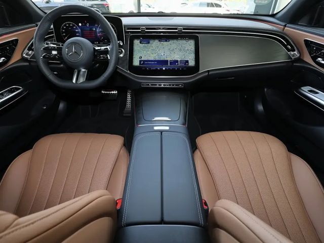 Mercedes-Benz E 200 AMG Line Sedan