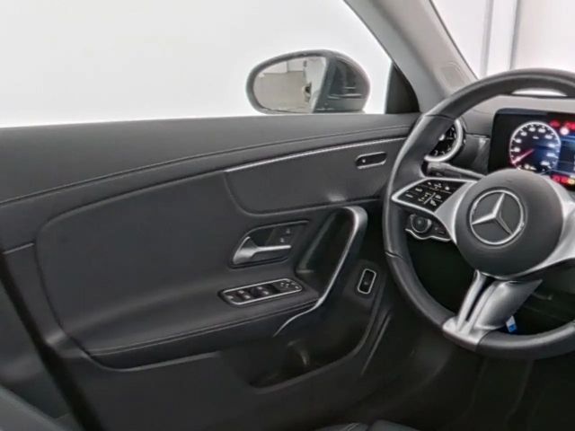 Mercedes-Benz CLA 180 Coupé Progressive