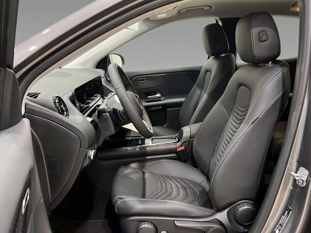 Mercedes-Benz GLA 200 MBUX+LED+EASY-PACK+Kamera+AHK