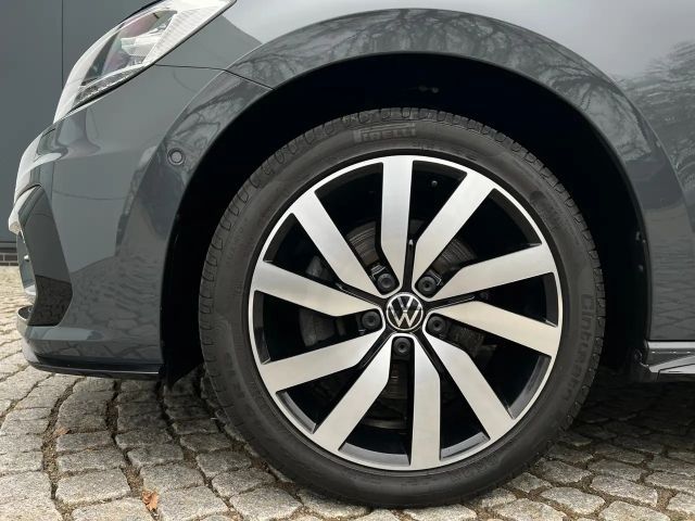 Volkswagen Touran 1.5 TSI Highline R-Line