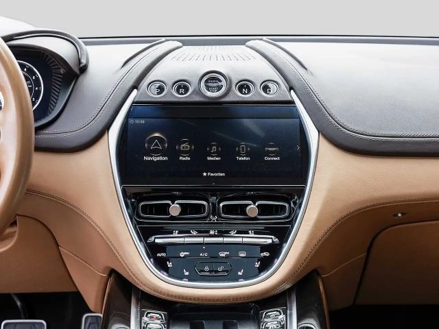 Aston Martin DBX -Minotaur Green-