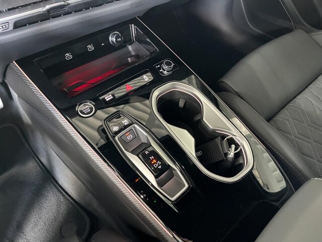 Audi A6 Avant Quattro S-Tronic