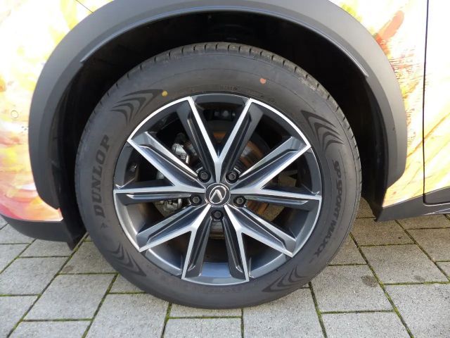 Lexus LBX FWD Cool mit Vollausstattung Levinson 1.Hand