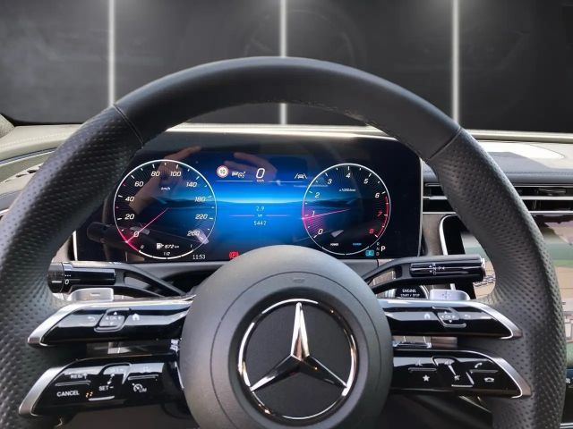 Mercedes-Benz E 200 AMG Line Sedan