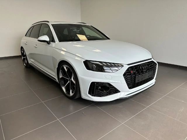 Audi RS4 Avant Competition Quattro