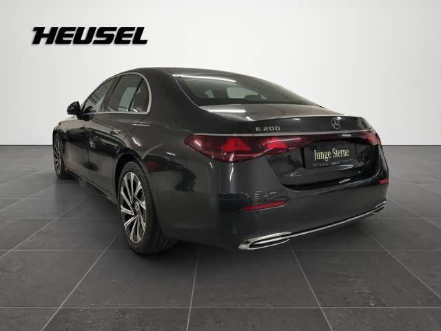 Mercedes-Benz E 200 AVANTGARDE Sedan