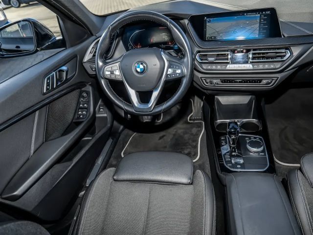 BMW 118 118i Sedan Sport Line