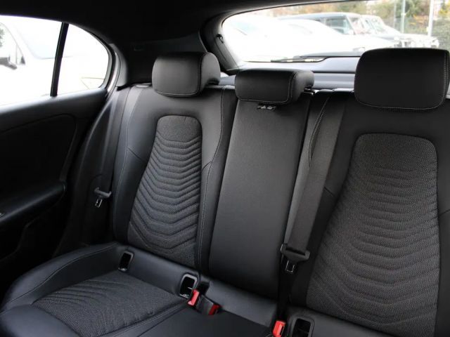 Mercedes-Benz A 180 A 180 d