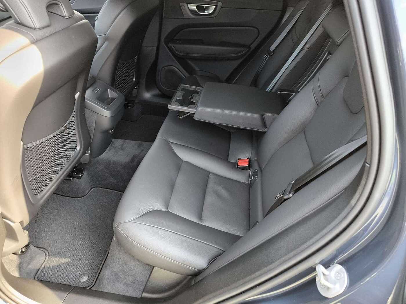 Volvo XC60 AWD Dark Plus