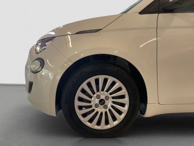 Fiat 500e + Radio- & Winterpaket
