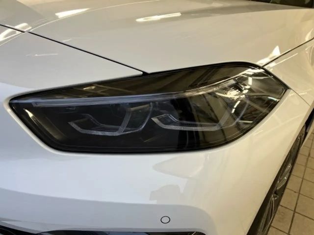 BMW 118 118i 5-deurs Sedan