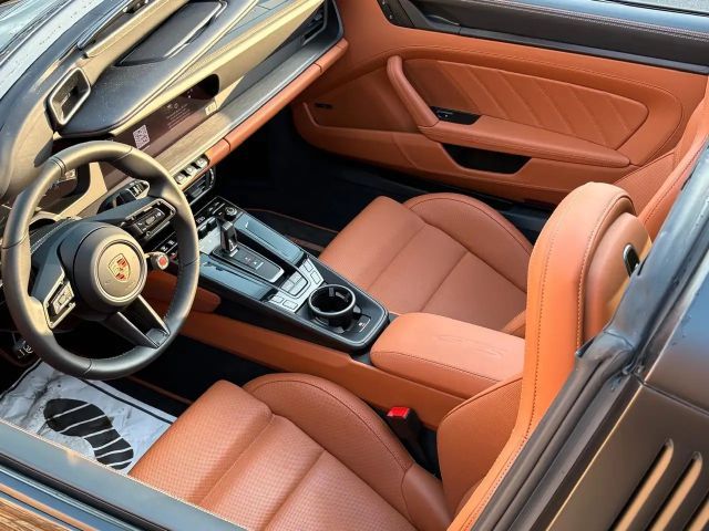 Porsche 911 4 Cabrio GTS Targa