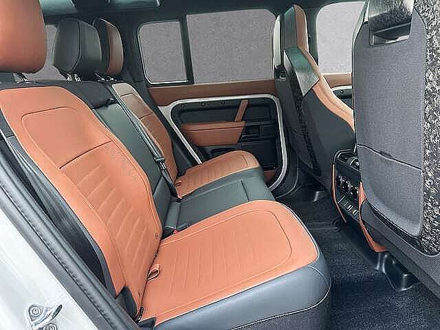 Land Rover Defender 110