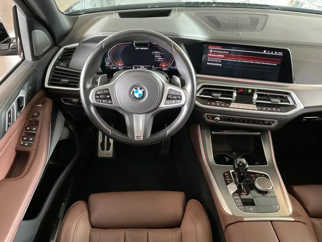 BMW X5 M50i