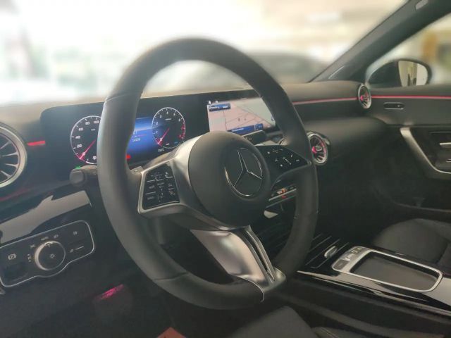 Mercedes-Benz A 180 Hatchback Progressive