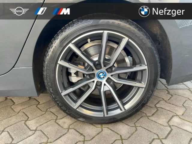 BMW 330 330e Sedan Sport Line