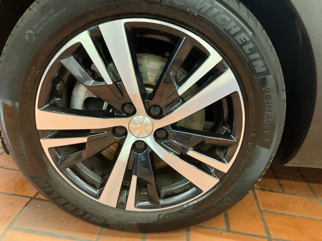 Peugeot 3008 1.6 225 A llure LED+Navi+SHZ+2xKlima+Kam.