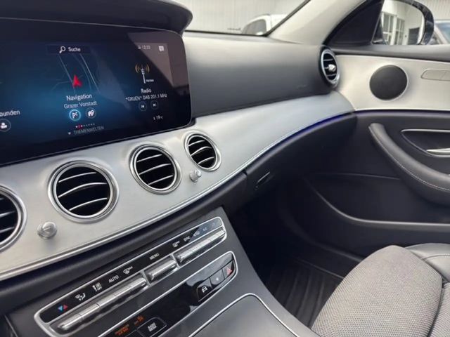 Mercedes-Benz E 220 AVANTGARDE