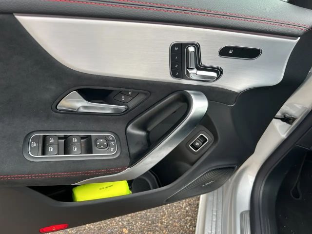 Mercedes-Benz CLA 200 AMG Line Shooting Brake