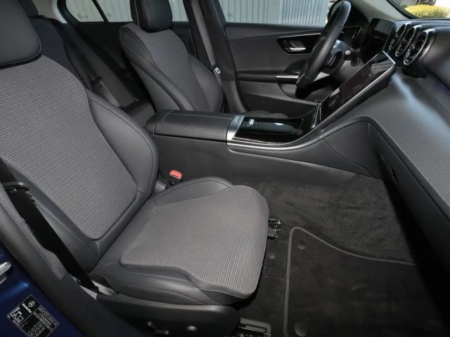 Mercedes-Benz C 180 Sedan