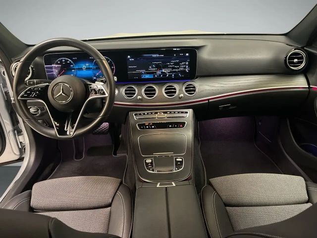 Mercedes-Benz E 220 E 220 d Sedan