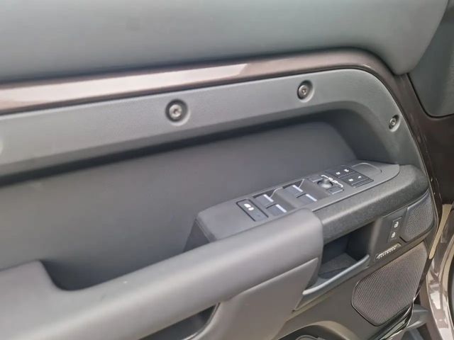 Land Rover Defender 110