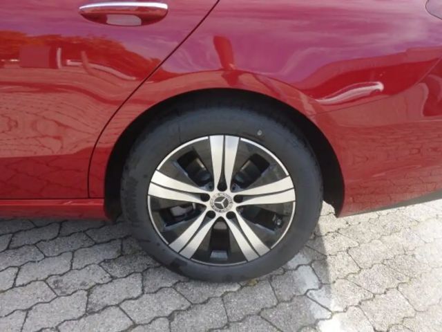 Mercedes-Benz C 180 AVANTGARDE Sedan