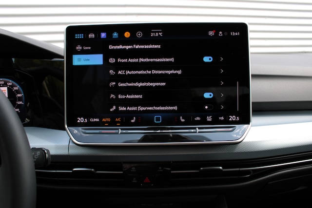 Volkswagen Golf 1.5TSI LED NAVI 4Season IDA SHZ PDC LM16