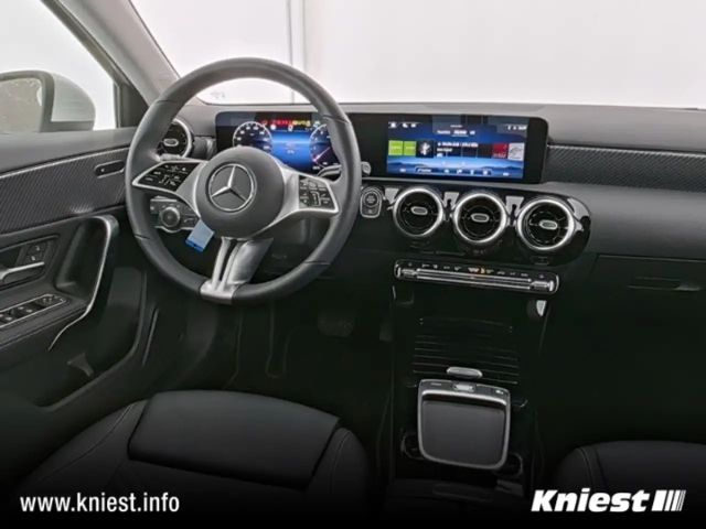 Mercedes-Benz A 180 Hatchback Progressive