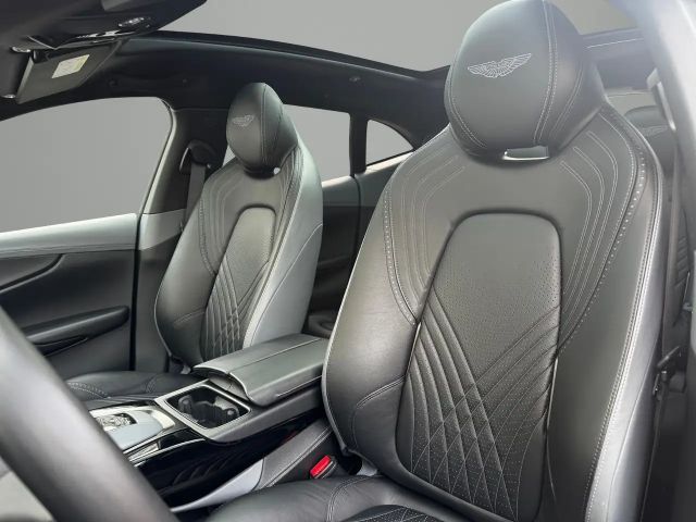 Aston Martin DBX V8