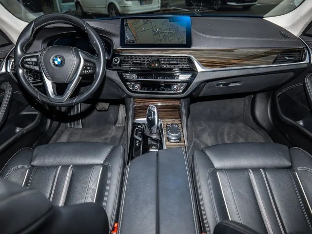 BMW 530 530e Luxury Line Sedan