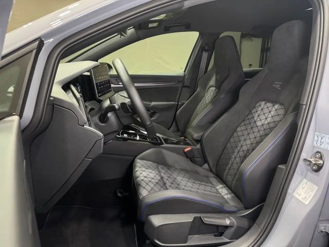 Volkswagen Golf 1.5 eTSI DSG R-Line