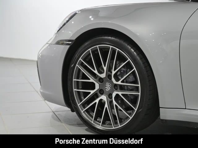 Porsche 992 4 Coupé Targa