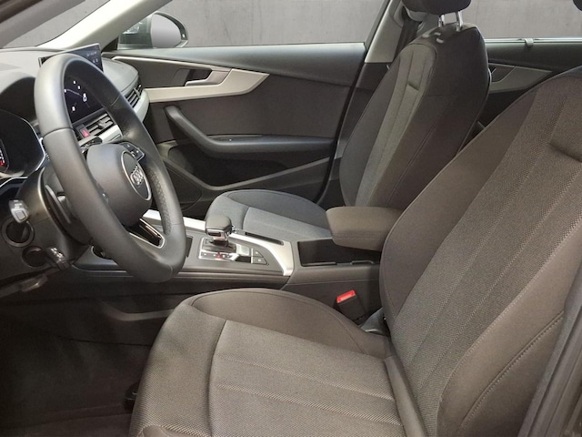 Audi A4 40 TFSI Quattro S-Tronic Sedan
