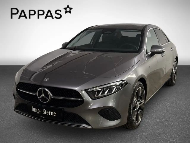 Mercedes-Benz A 180 Limousine PTS Cam Navi Wide AHK LED SHZ