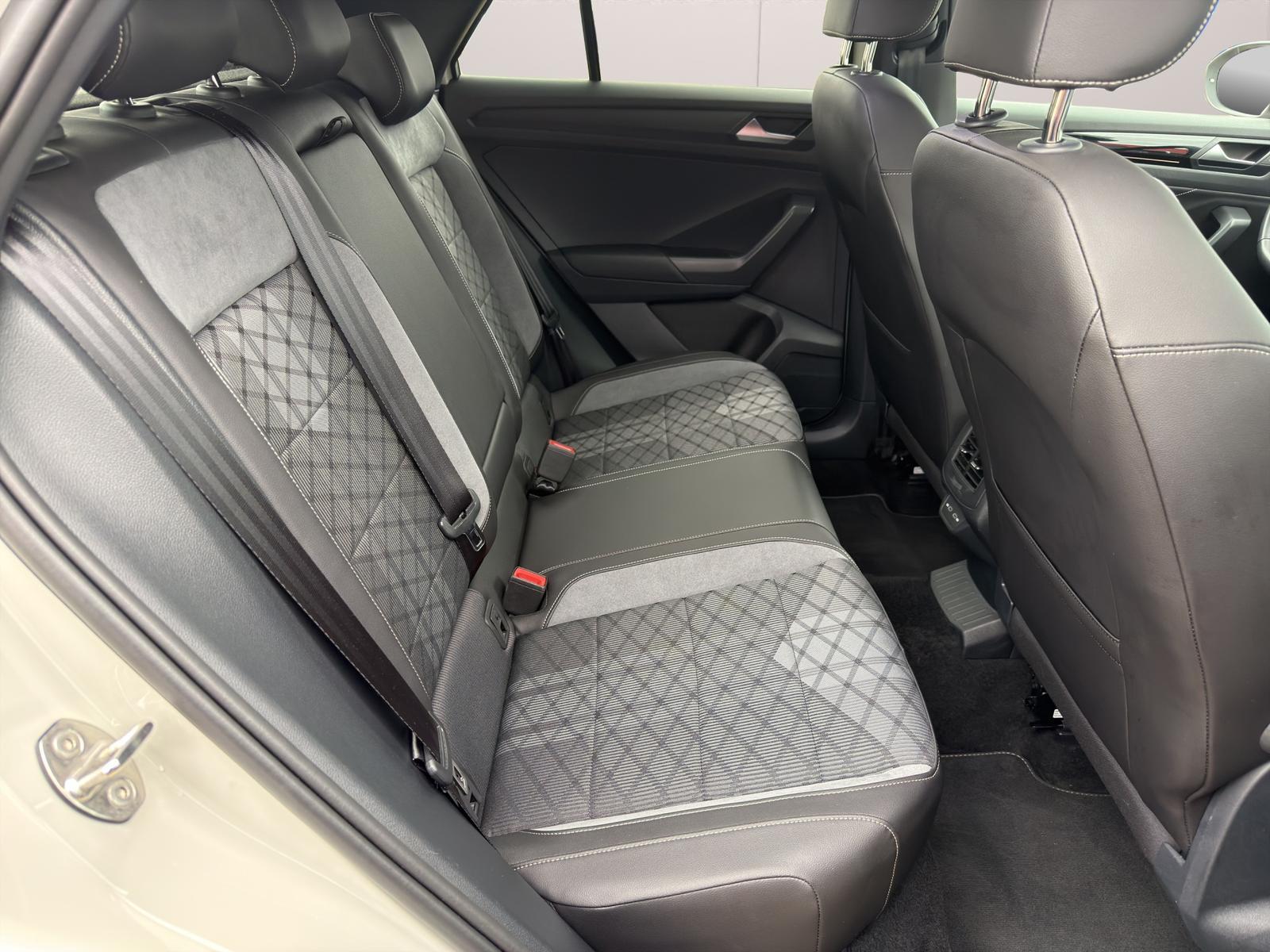 Volkswagen T-Roc 1.5 TSI DSG R-Line