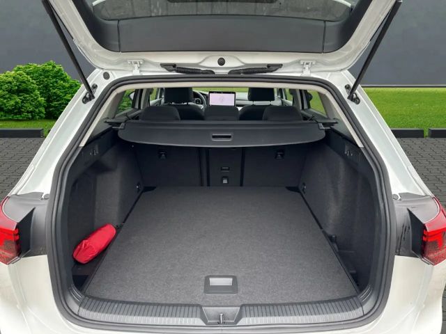 Volkswagen Golf 1.5 eTSI Golf VIII Life Variant