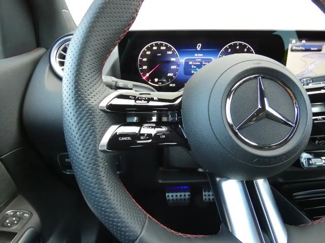 Mercedes-Benz B 180 AMG Line Sedan