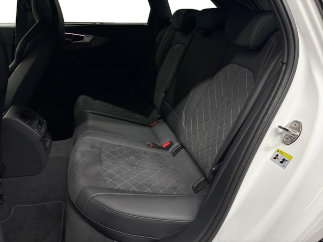 Audi A4 40 TFSI Avant Quattro S-Line S-Tronic