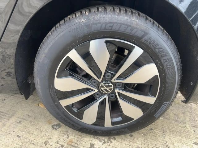 Volkswagen Golf 1.5 TSI Golf VIII