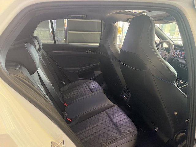 Volkswagen Golf 2.0 TDI DSG R-Line