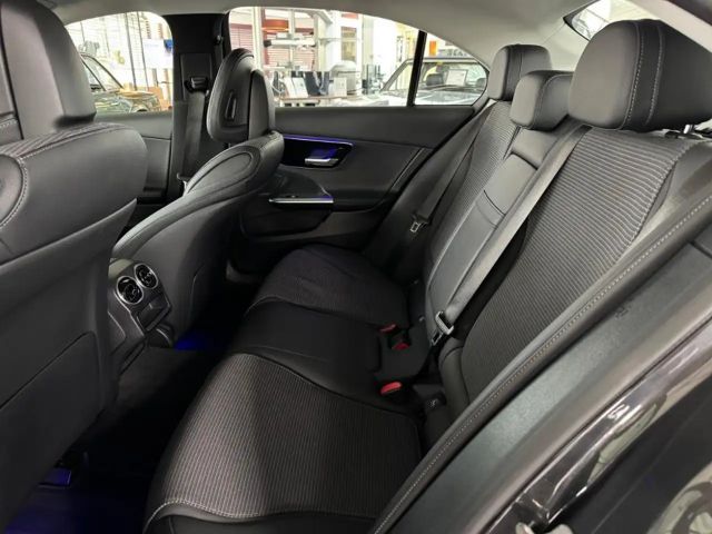 Mercedes-Benz C 200 AVANTGARDE C 200 d Sedan