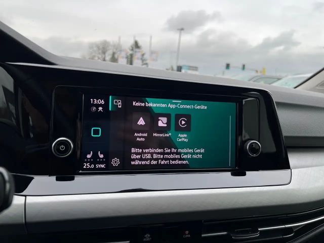 Volkswagen Golf Life Variant