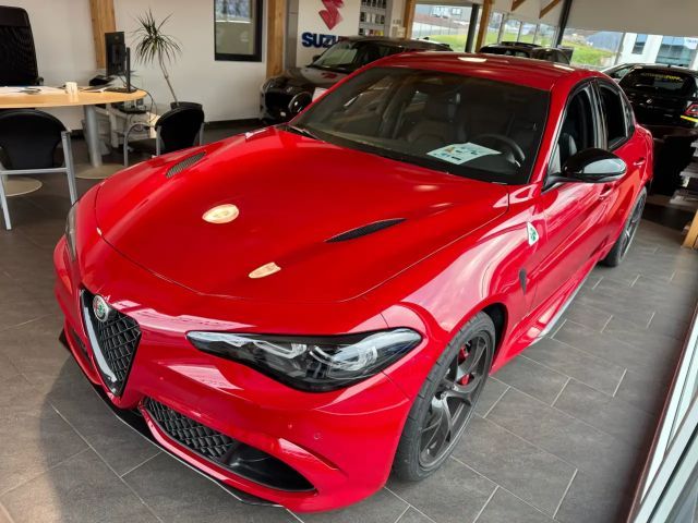 Alfa Romeo Giulia AT8 Quadrifoglio Turbo