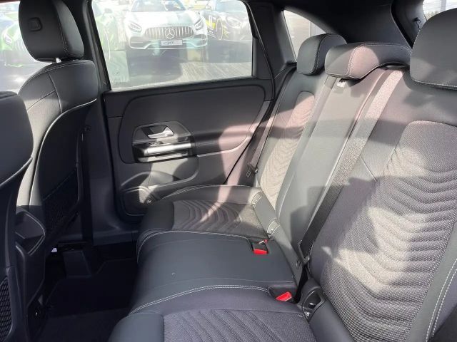 Mercedes-Benz B 180 Luxury Line