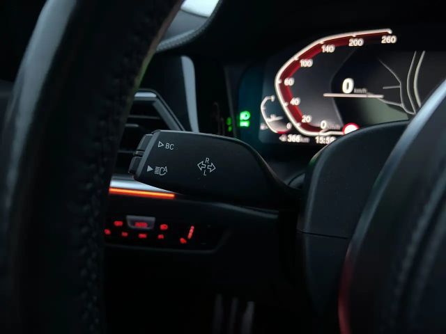 BMW 320 320i M-Sport Sedan