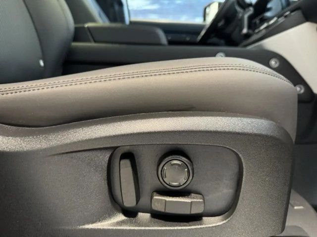 Land Rover Defender 110 D300 SE